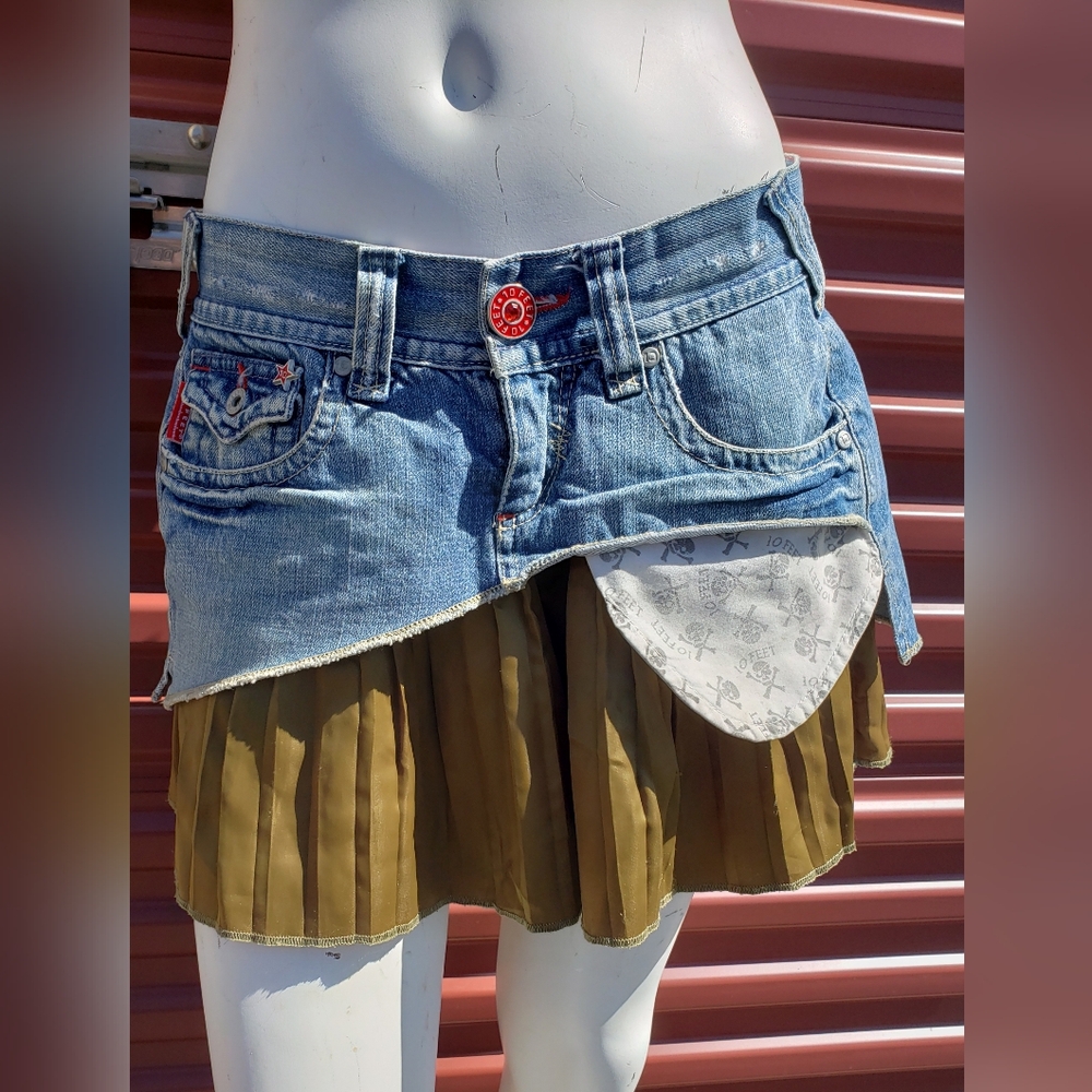 Very unique denim & pleated skirt by 10 Feet Size Medium